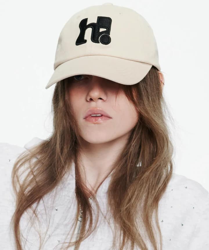 홀리 심볼 빅 로고 볼캡_라이트 베이지