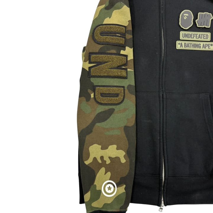 Bape X UNDEFEATED Camo Shark Zip Hoodie 상세 이미지 5