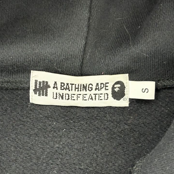 Bape X UNDEFEATED Camo Shark Zip Hoodie 상세 이미지 9