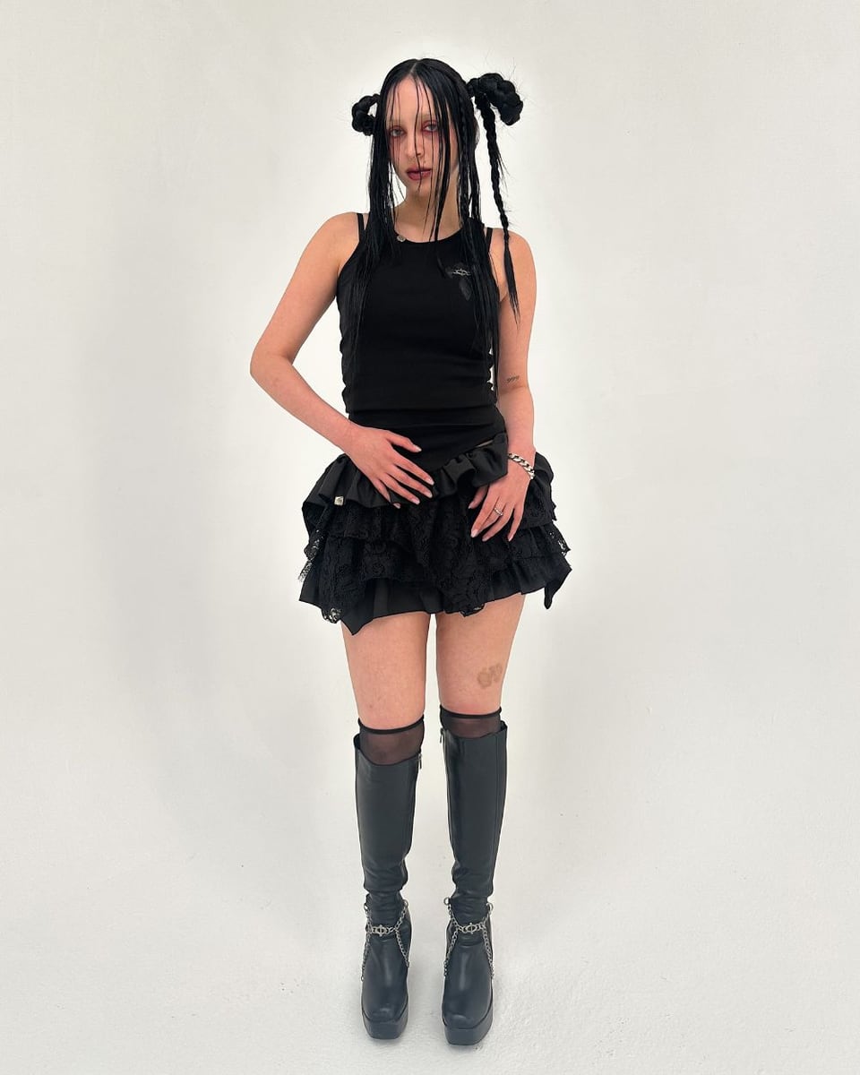 DOLL IN RUINS SKIRT