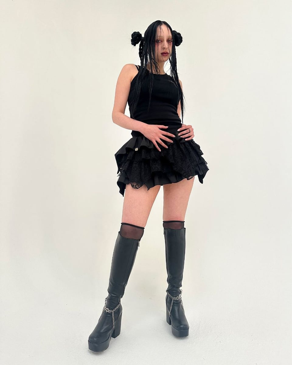 DOLL IN RUINS SKIRT