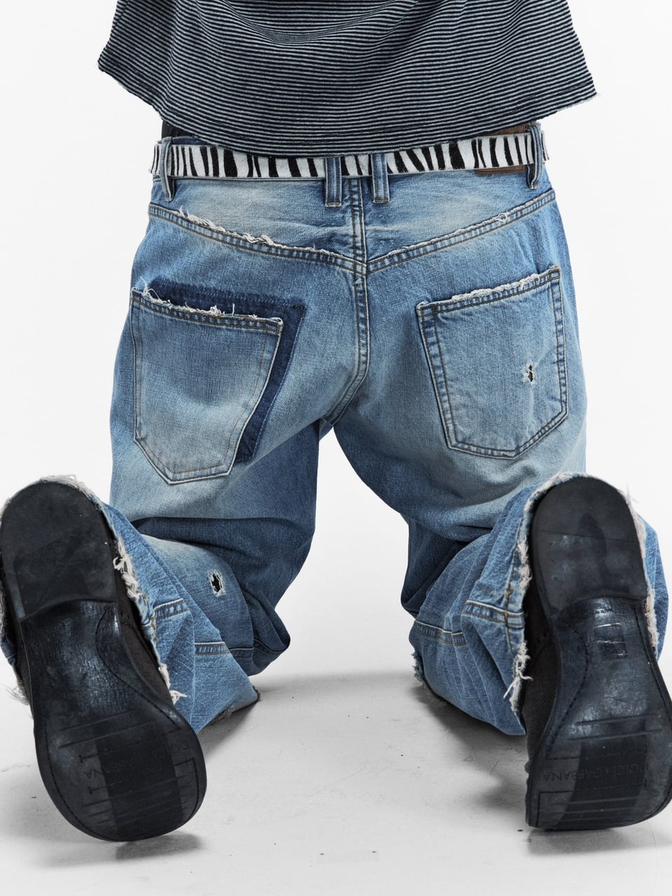 PATCHWORK TWISTED STRAIGHT DENIM PANTS (LIGHT BLUE)
