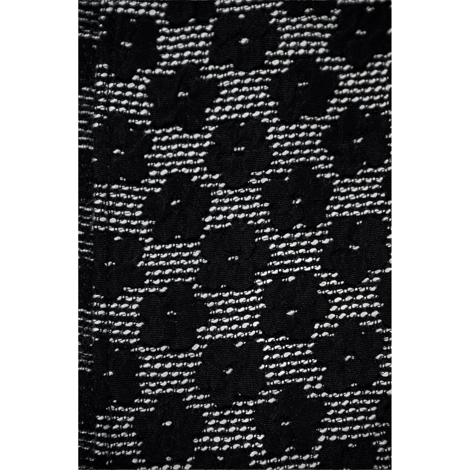 No.203 Black Delicato
