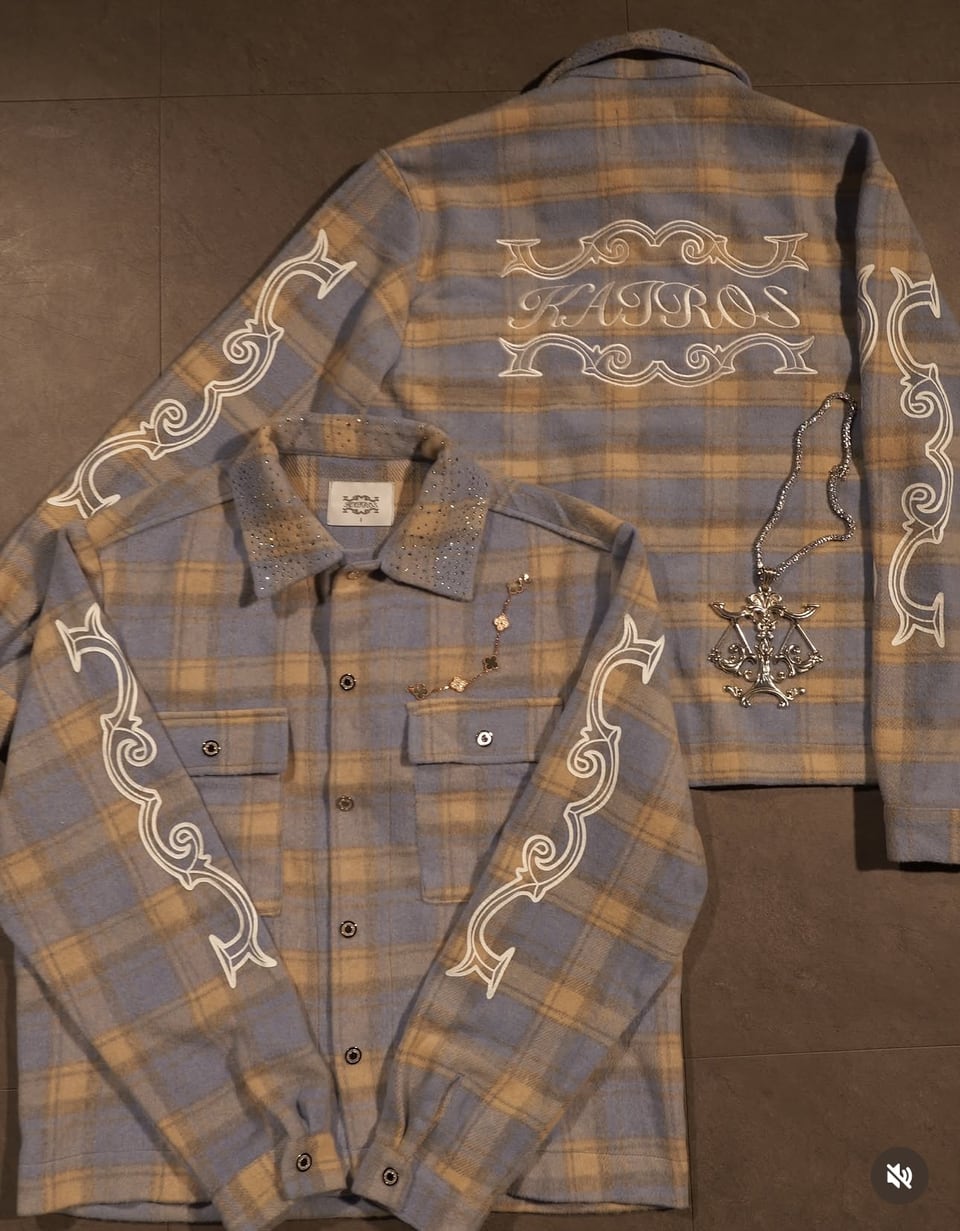 Crystal neck shirt (Sky blue)