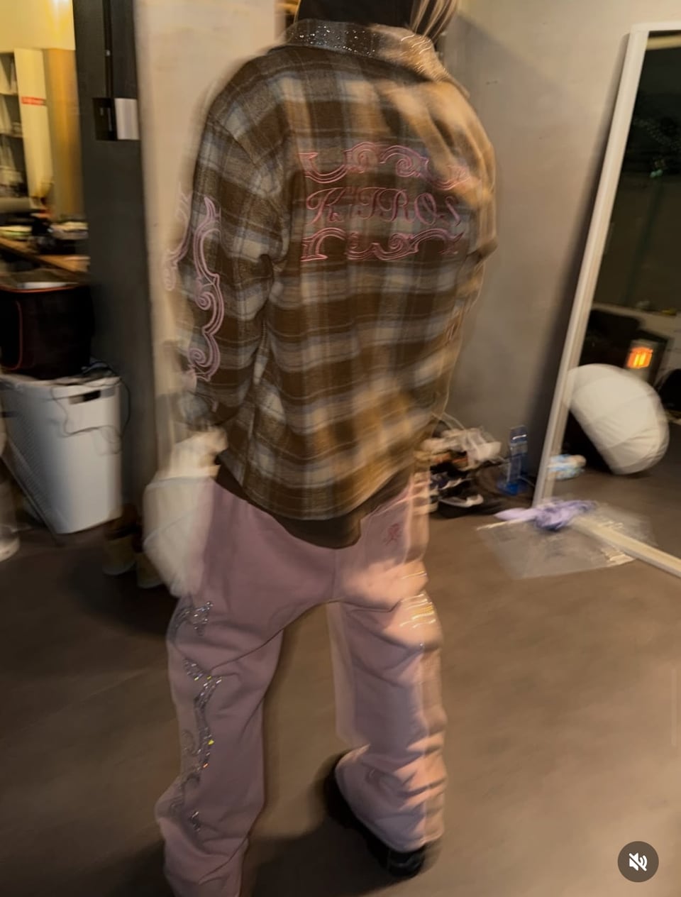 Crystal neck shirt (Brown)