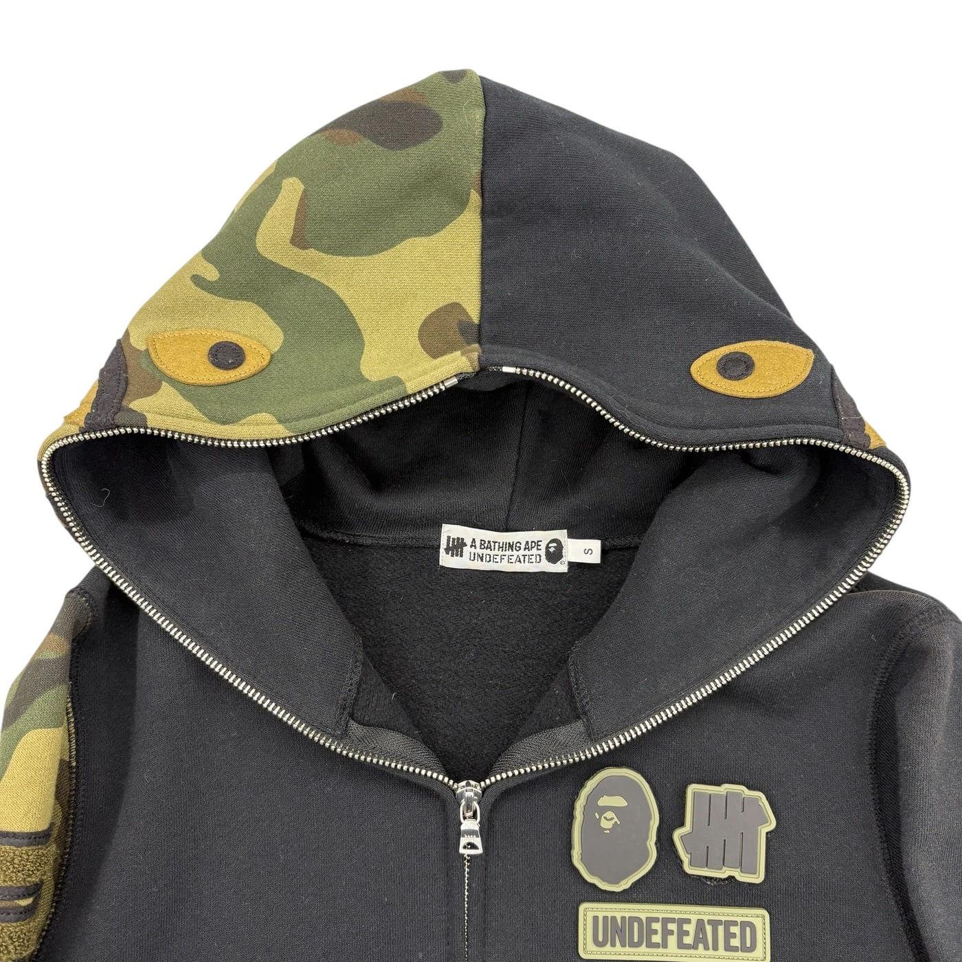 Bape X UNDEFEATED Camo Shark Zip Hoodie 상세 이미지 4