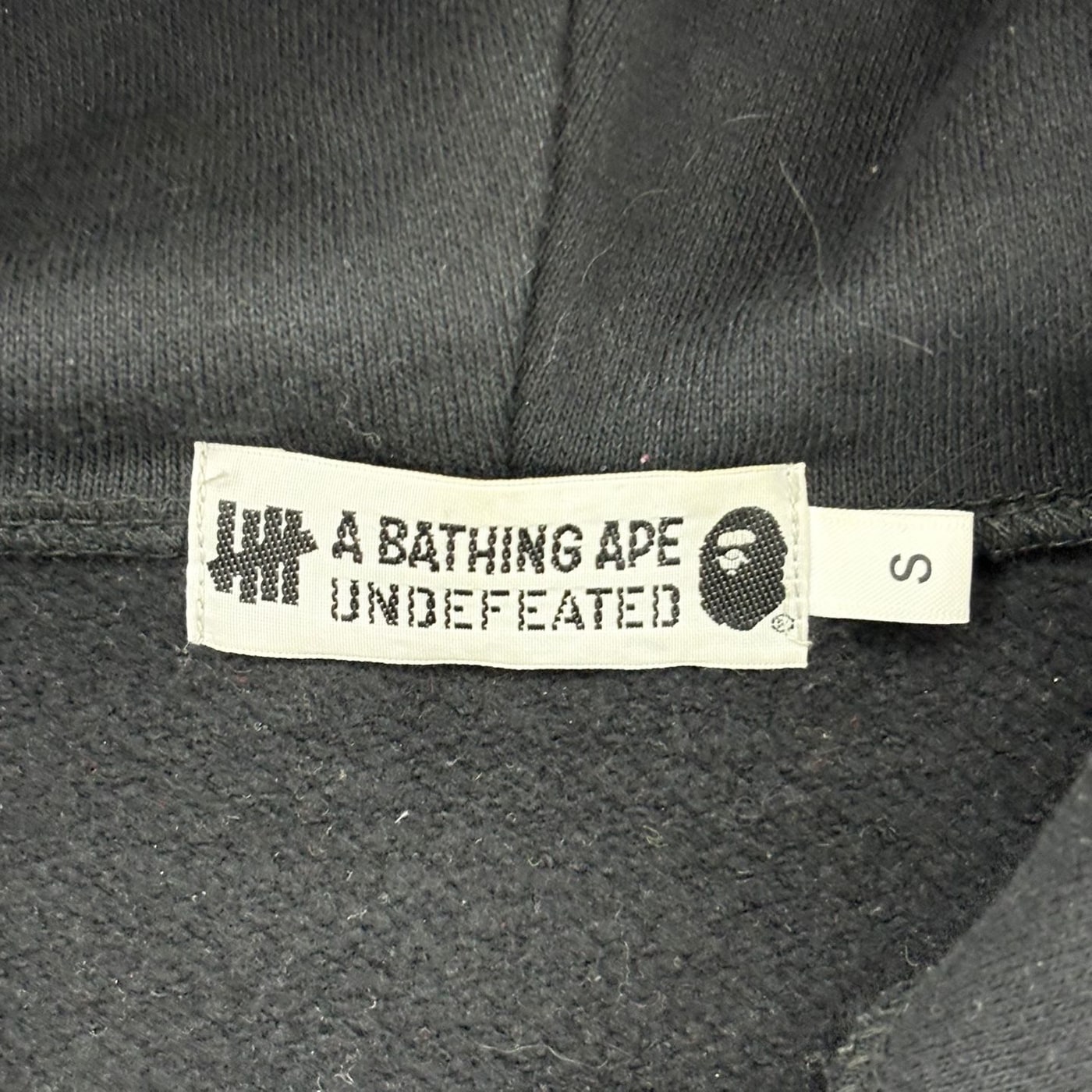 Bape X UNDEFEATED Camo Shark Zip Hoodie 상세 이미지 9