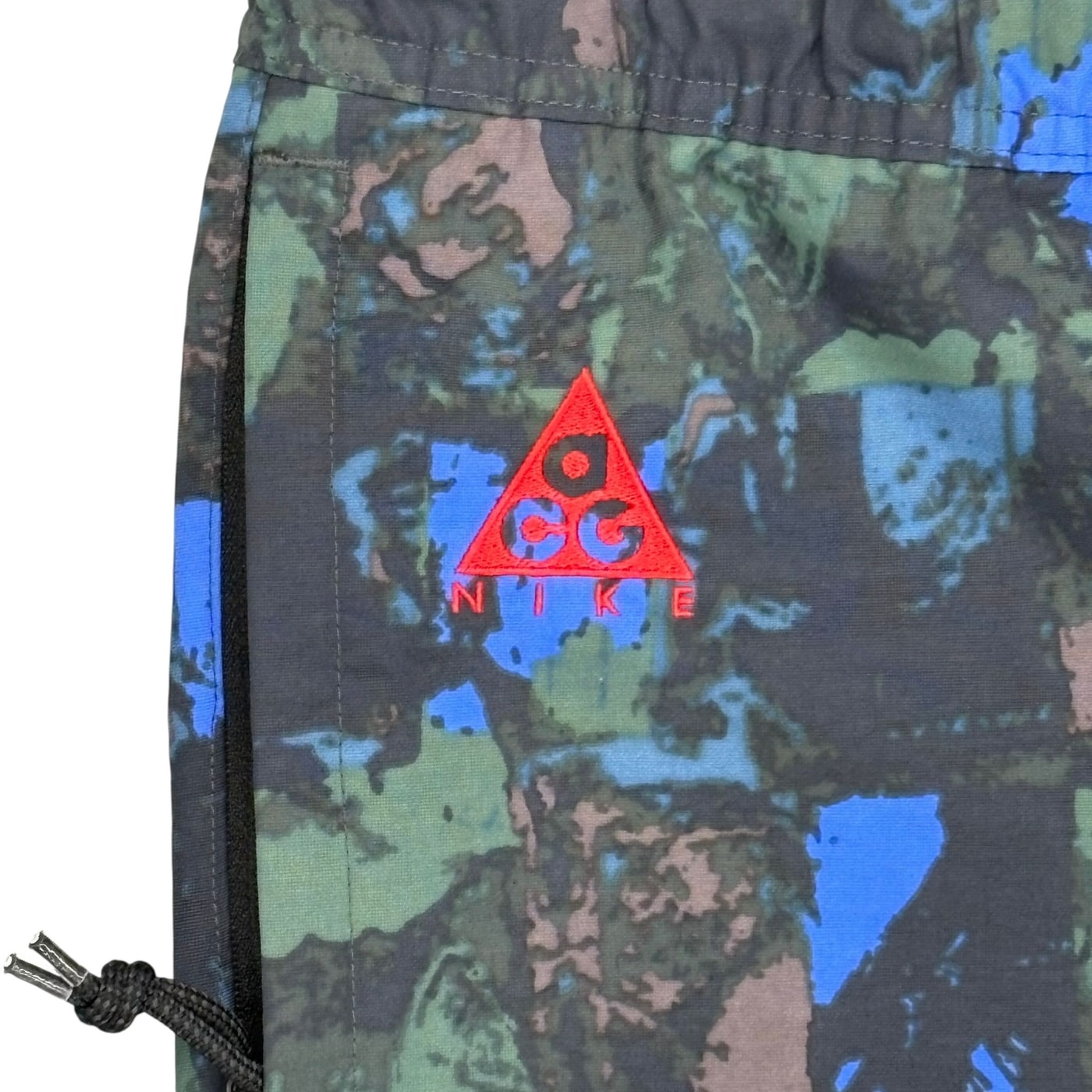 NIKE ACG Camouflage Cargo Pants 상세 이미지 3
