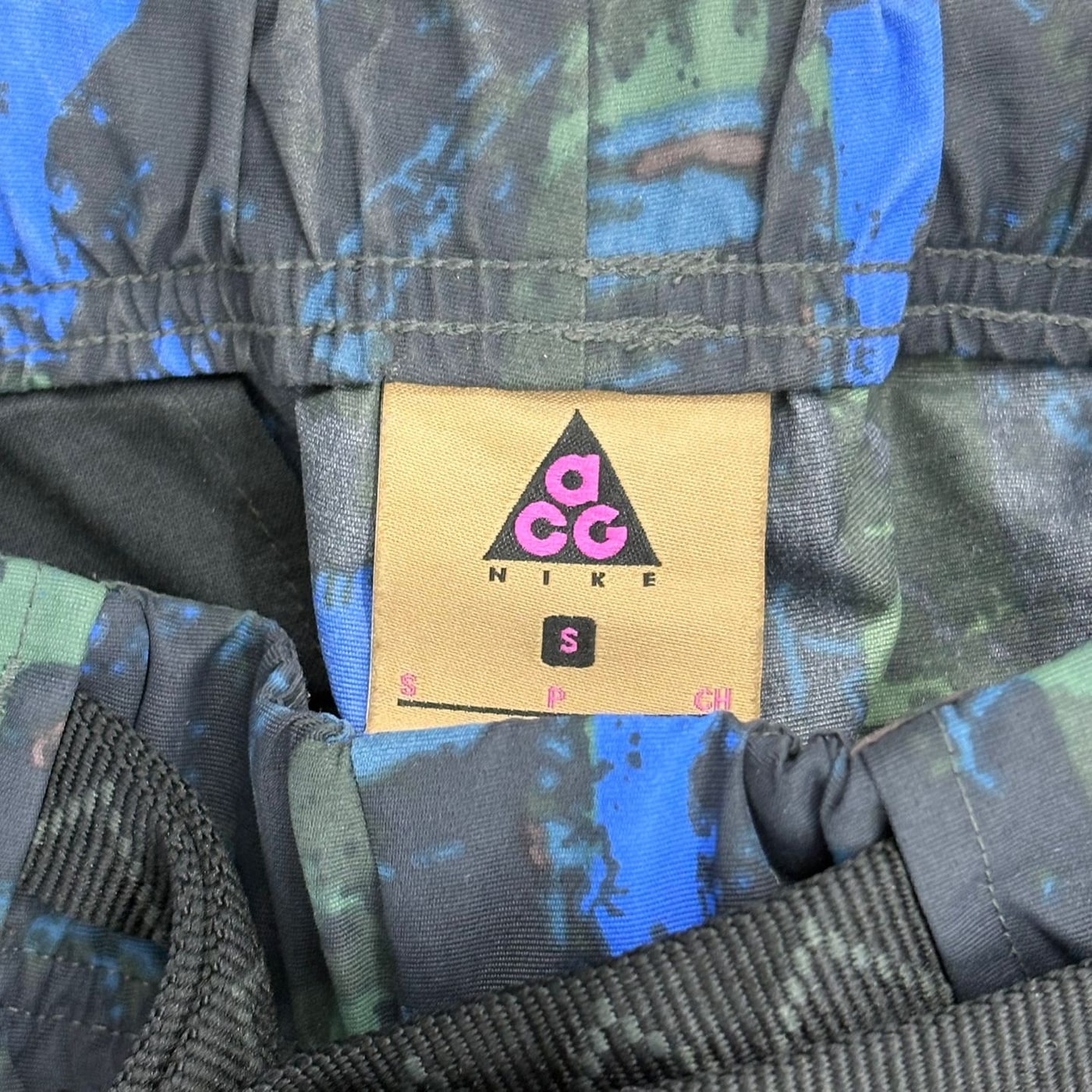 NIKE ACG Camouflage Cargo Pants 상세 이미지 4
