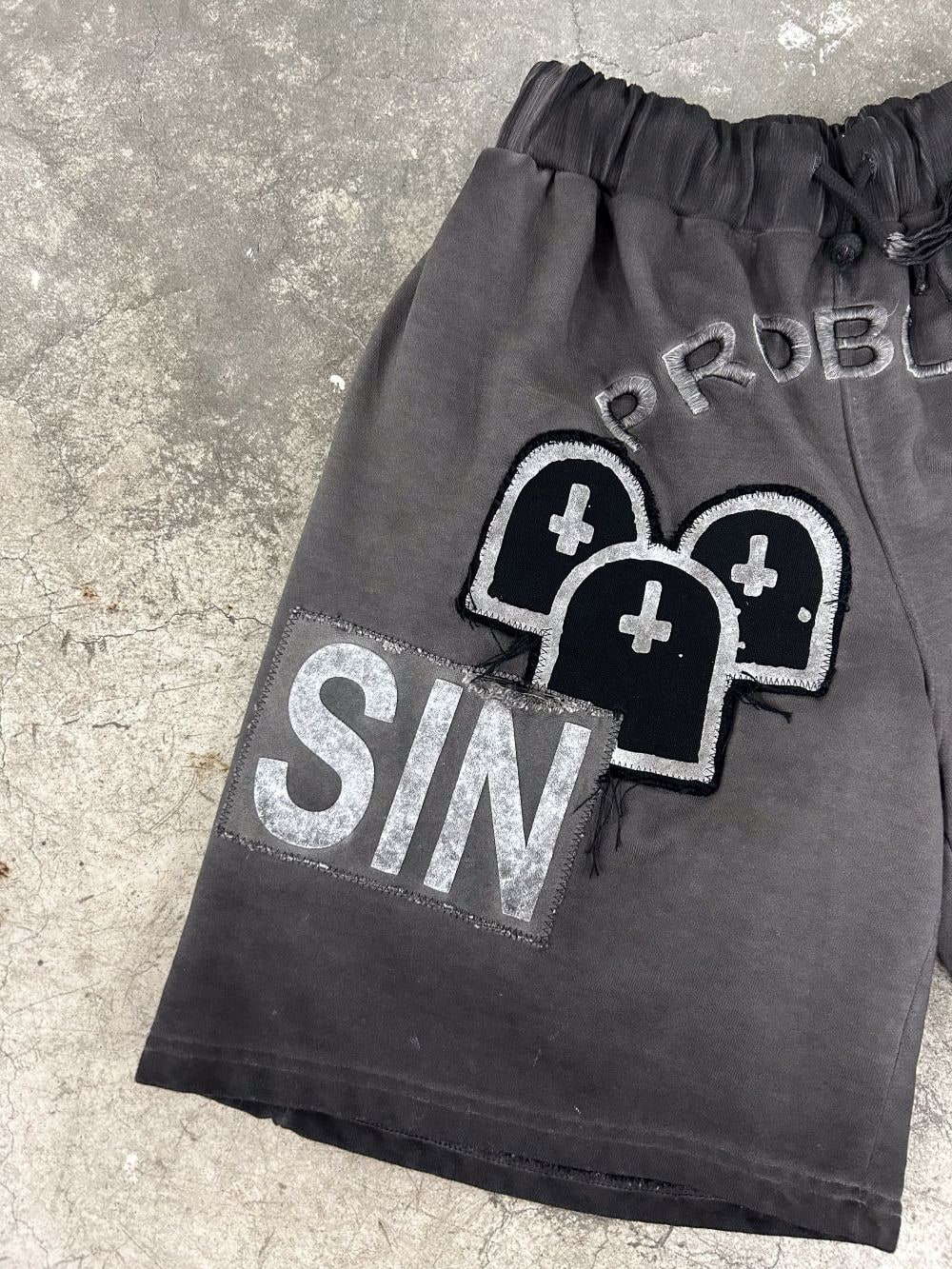 PROBLEMBOY SHORTS GRAY 상세 이미지 1