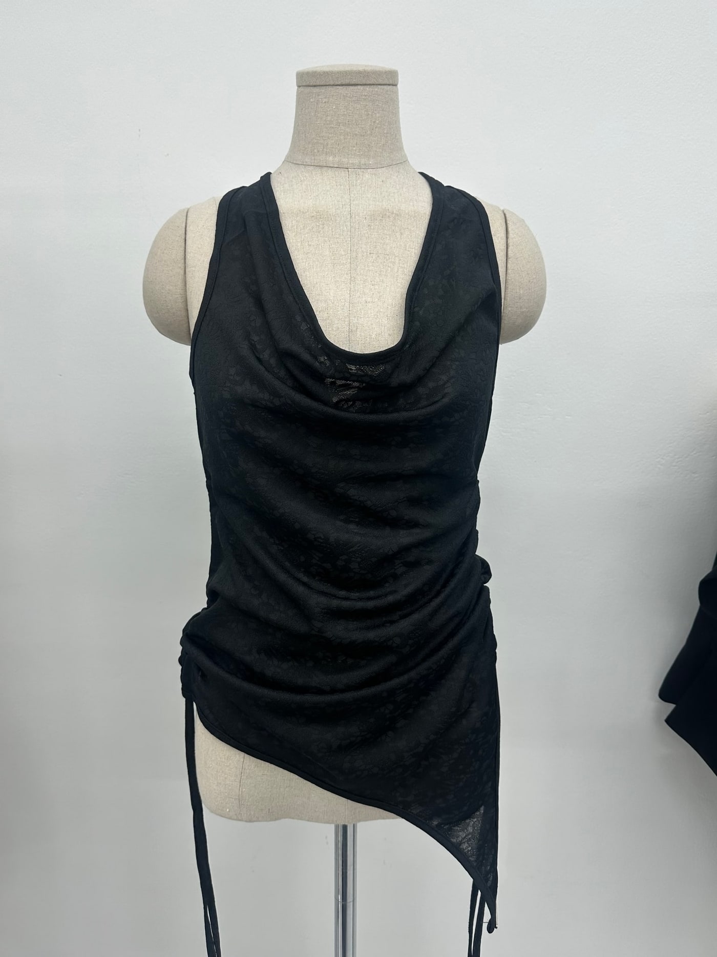 shirred Halter Sleeveless Top_BLACK 상세 이미지 1