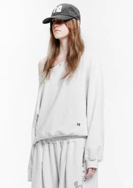 홀리 심볼 오프숄더 맨투맨 _ 화이트 멜란지